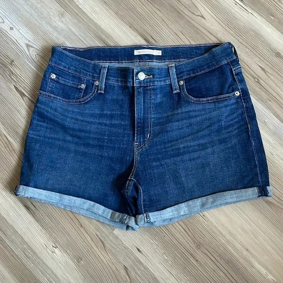 Levi’s mid length shorts Womens size 32 Medium wash Cuffed Denim - Picture 3 of 13